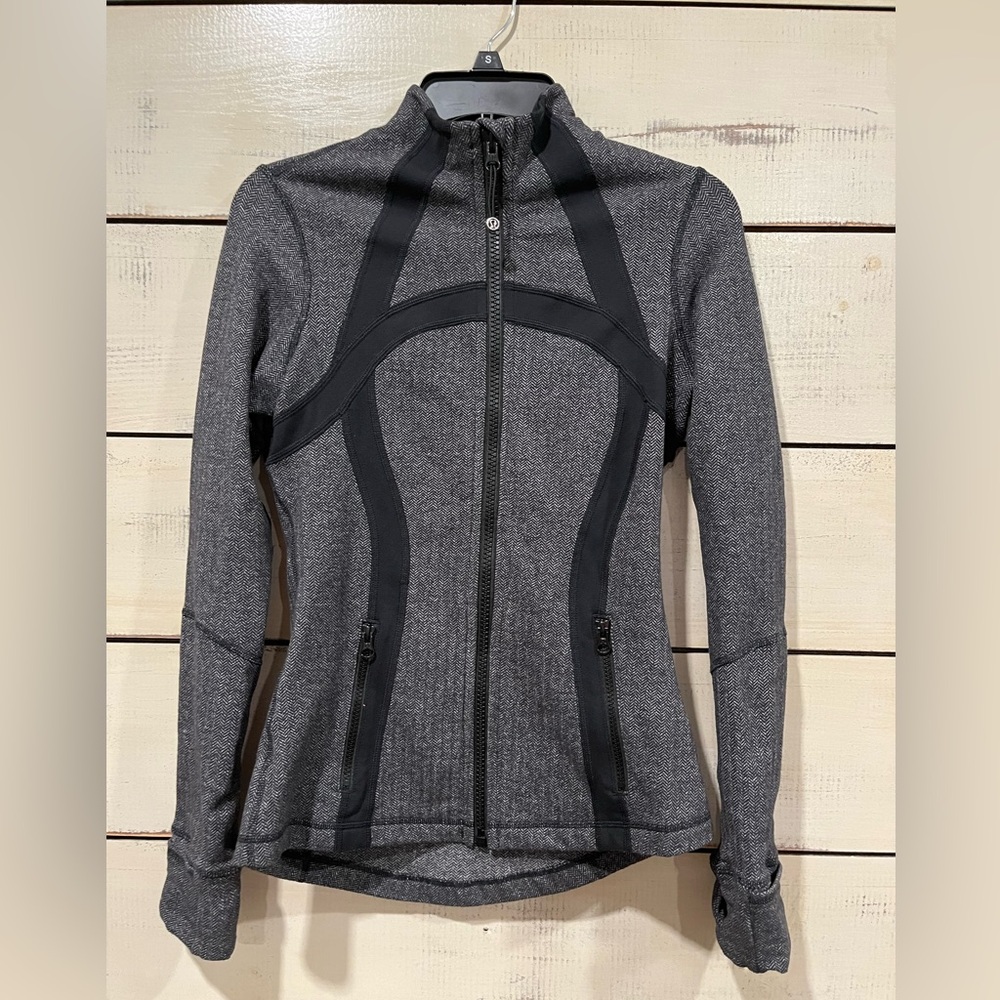 Lululemon define jacket - 8 - gray/blk - snatched fit